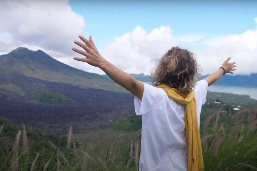 Отель Batur Green Hill And Hot Spring Кинтамани Экстерьер фото